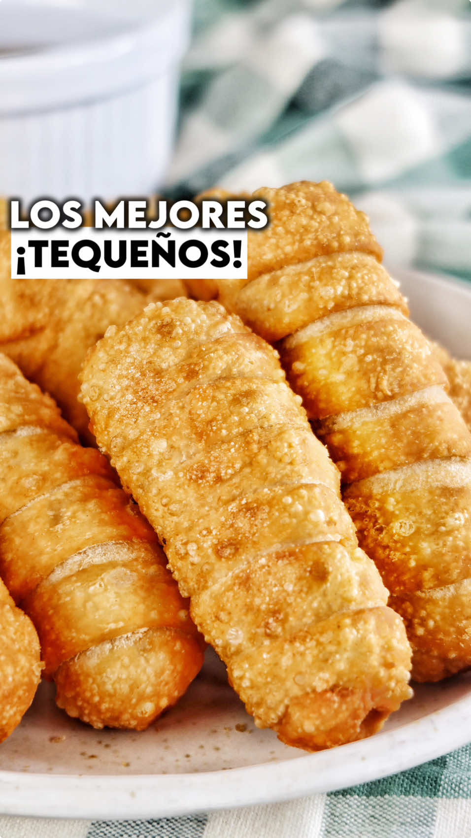 ¡LOS MEJORES TEQUEÑOS DEL MUNDO! 🤩🇻🇪 No busques más!! Éstos son los más fáciles, económicos y ¡PERFECTOS! Con muchas burbujitas 🤤⁣⁣ ⁣⁣ Escribe “QUIERO” si quieres la receta de la salsita 😏🔥⁣⁣ ⁣⁣ 📝Ingredientes: ⁣⁣ -125ml agua. ⁣⁣ -125ml leche. ⁣⁣ -60ml aceite. ⁣⁣ -1 cda azúcar. ⁣⁣ -1 cda sal. ⁣⁣ -500gr harina todo uso. ⁣⁣ -1 cdita polvo de hornear. ⁣⁣ -600gr queso blanco. ⁣⁣ ⁣⁣ ⚠️IMPORTANTE: ⁣⁣ 1️⃣Debes amasar muy bien hasta obtener una masa suave. ⁣⁣ 2️⃣A la hora de freír: ⁣⁣ -Precalienta el aceite 5-7 minutos⁣⁣ -Espera 10 segundos al lanzar cada tequeño para que el aceite vuelva a calentar. ⁣⁣ -Fríe a fuego medio bajo. ⁣⁣ -Mueve los tequeños mientras se cocinan. ⁣⁣ 3️⃣Salen entre 30 y 40 tequeños medianos. Puedes congelarlos y duran muchísimo en el congelador. ⁣⁣ 4️⃣También puedes hacerlos en la freidora de aire: pincela con aceite y cocina 8 minutos a 180°C y luego 1 minuto más a 200°C. ⁣⁣ ⁣⁣ ⁉️PD: Por menos de 15€ tienes más de 30 tequeños ¡ES BRUTAL! 🤩⁣⁣ ⁣⁣ #tequeños #recetas #recetasfaciles #recetasrapidas #venezuela ###comidavenezolana #queso #comida 