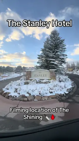 The Stanley Hotel in Estes Park, Colorado is rumored to be haunted. From echos of chilling children, ghostly women, and the cowboy haunting room 428. It was the perfect location to film “The Shining” 🔪🩸😵@TheStanleyHotel #estesparkcolorado #estesparkco #thestanleyhotel #coloradocheck #colorado #hauntedplaces #hauntedhotel #hauntedhotels #theshining #theshiningmovie #campinglife #camping #traveling #crosscountry #roadtrip #roadtripping #travelingusa🇺🇸 #usa🇺🇸 #campingtips 