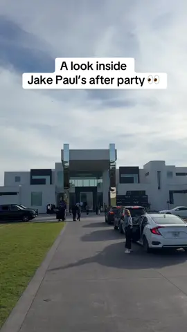 Shoutout Mike Tyson #jakepaul #miketyson #paultyson #boxing #party @CelsiusOfficial @BeatBox Beverages🧃 