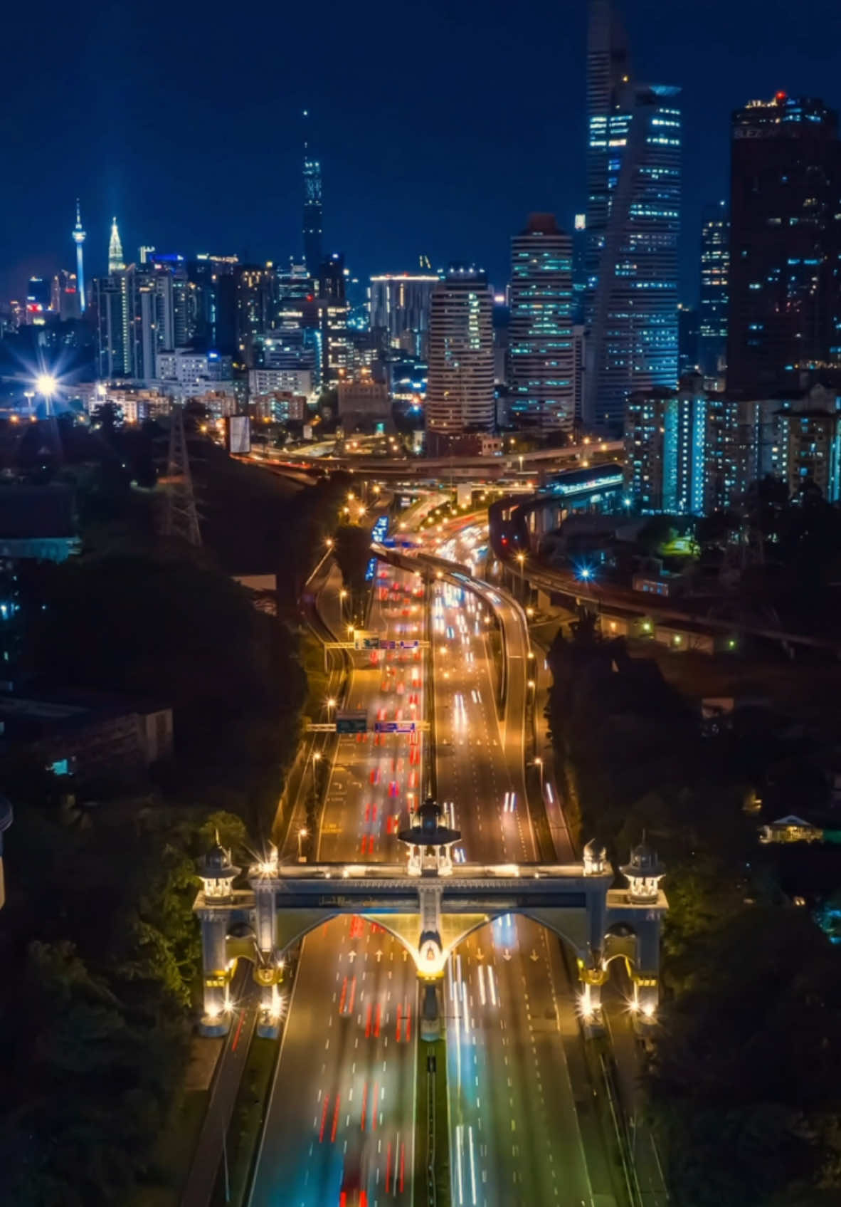 This is Kuala Lumpur! 🇲🇾 #fyp #klcc #petronastwintowers #merdeka118 #trx106 #malaysia #asean #djimalaysia #drone #dji #dronereels #malaysiatrullyasia #dronemalaysia #visitmalaysia #imageofmalaysia #dronepointofview #klcityscapes #cityscapelovers #amazingmalaysiatrulyasia #hyperlapse #aerialphotography #dronephotography #dronepilot #dronelife