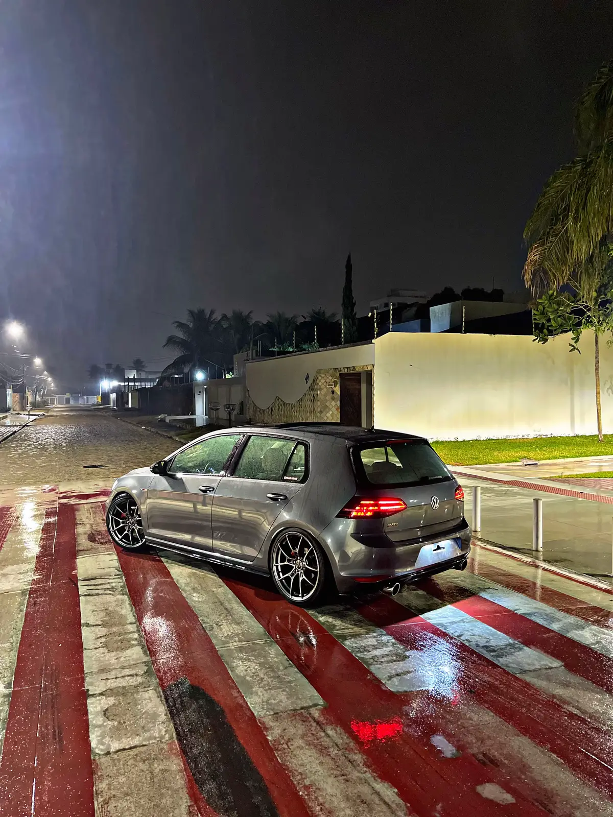 🩶🔥 . . . . . . #golf #golfgti #volskwagen #gti #tsi #rebaixados #sonho #mk7 #gratidão