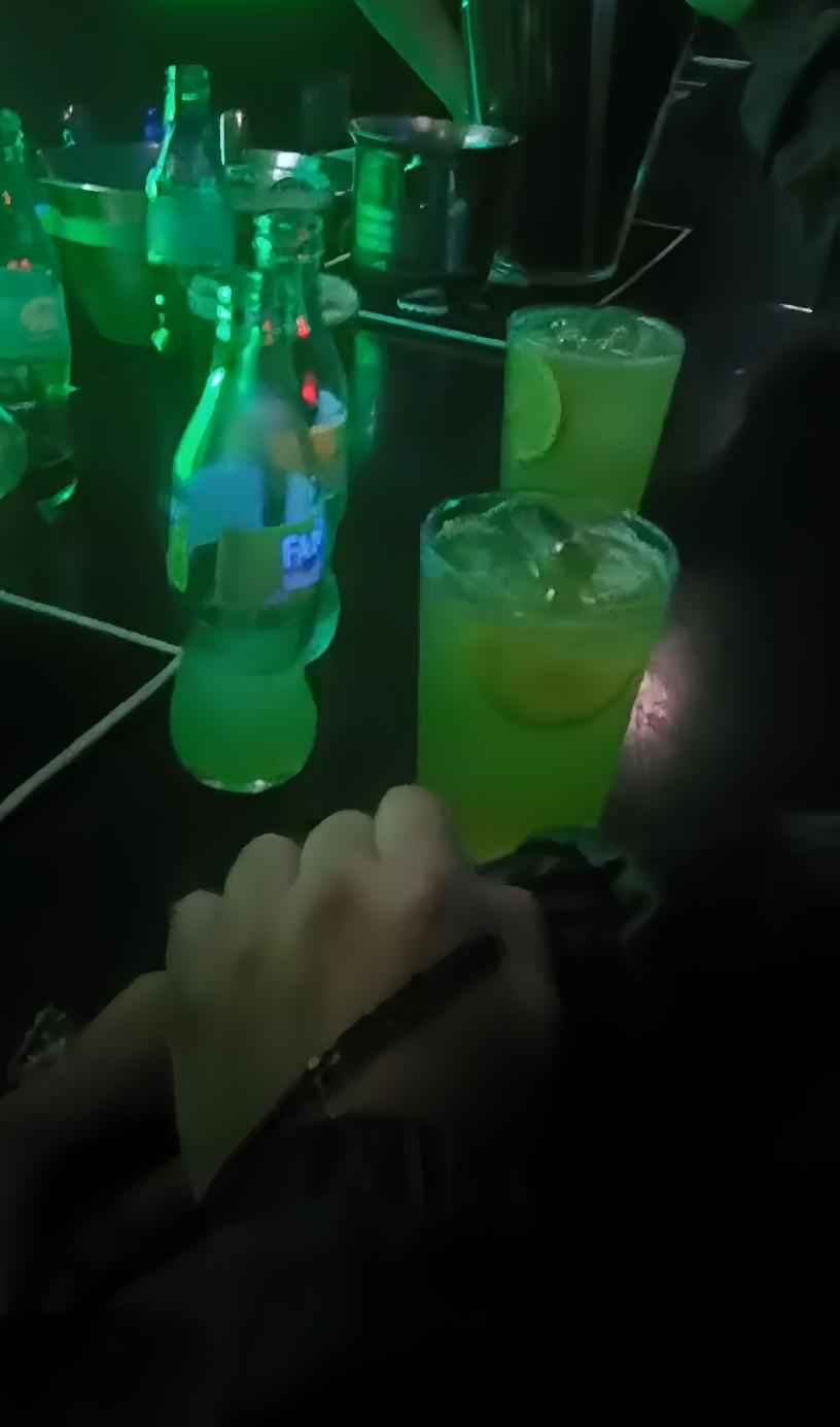 Para fingir salidas 🥃 #parafingir  #fingir  #discoteca  #disco  #enladiscoteca  #party  #fiesta  #antro  #estadosparawhatsapp  #viral_video 