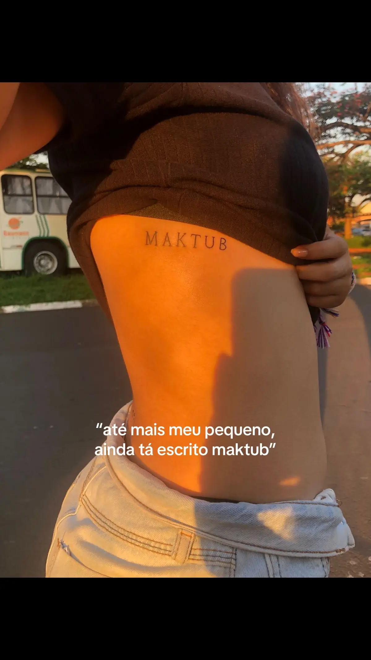 “maktub significa: “tava escrito” ou “tinha que acontecer” 🥹🤏🏼 #maktub #tatuagem #flypシ #oriente #vaiproflycaramba 