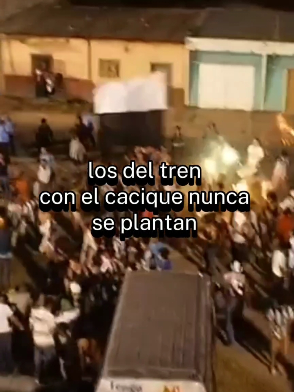 @Barra Kamikaze jamás nos van a igualar,Aguante la mejor hinchada del país la Barra Cacique 🤍🖤#hinchadas #nicaragua🇳🇮 #futbolnicaragua #viralditiktok #viral_video #futbol⚽️ #paratiiii #CapCut #nica #diriangen 