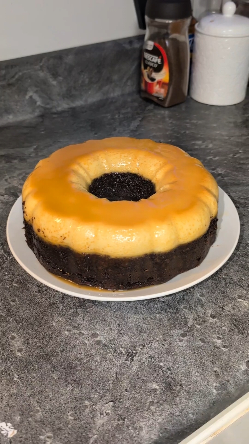 I had a huge craving for a chocoflan and I thought I know my tiktok besties would LOVE this recipe!!! it was so gooooood!!! #fypシ #chocoflan #chocoflancake #recetasfaciles #EasyRecipes #mexicanflan #bakersoftiktok #postres #postresparavender #FoodTok #mexicandesserts #postresfaciles #yummy #Foodie #mexicanfood 