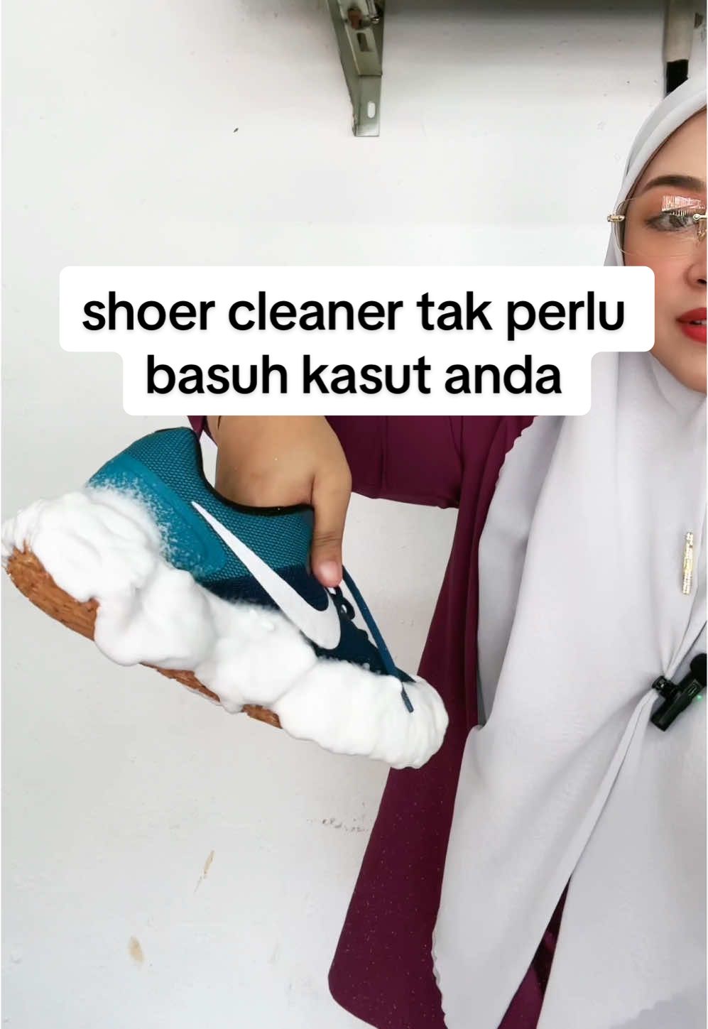 benda2 mcm ni memudahkan keje kita tak nk basuh kasut dah #shoecleaner #spraykasut #pembersihkasut 