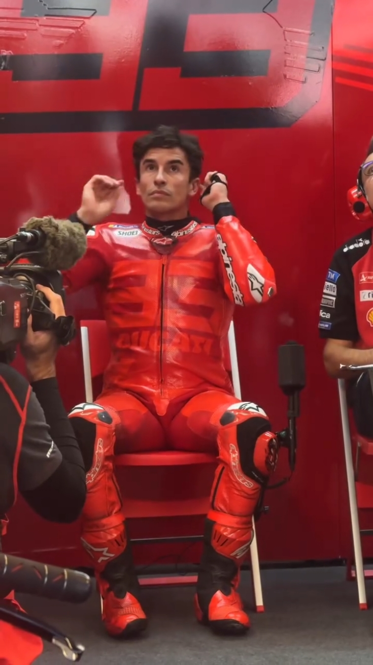 Ducati team family in Catalunya 🔴😍 #motogp #motogp2024 #marcmarquez #MM93 #weare93 #babyalien #goat🐐 #theking #ducaticorse #ducati #marquez #93 #barcelonatest #fyp #foryou #xyzbca #fypシ #Motorsport #racing #fanpage #tiktokpelitfyp #racingteam #motogpindonesia #marcmarquez93 #ducatifans #Preseason #sportnews #marcmarquezfan #newfamily #redsuit #catalangp #circuitdecatalunya #todoalrojo #solidaritygp 