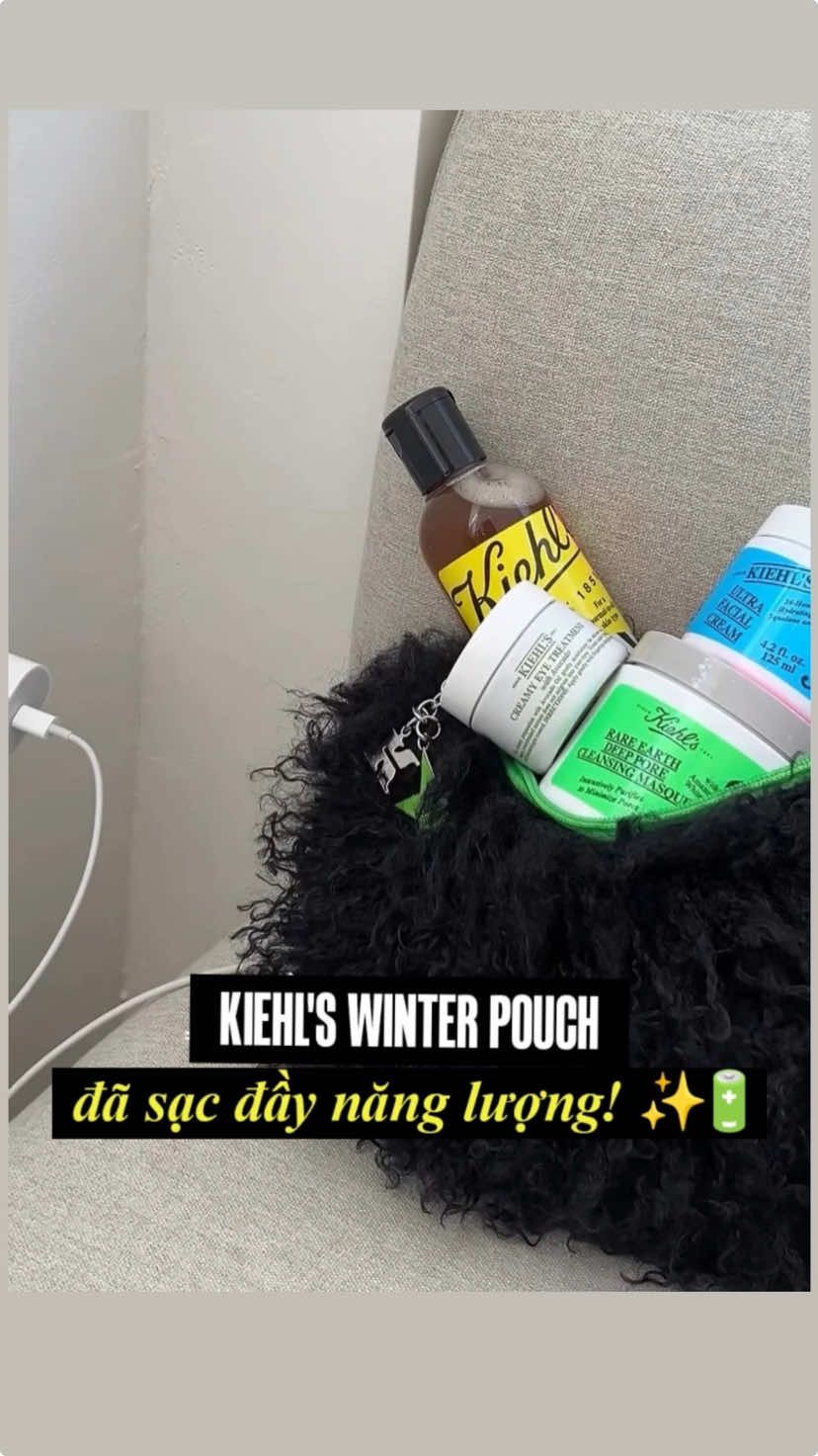 Trả lời @Trick. Kiehl's WINTER Pouch đã sạc đầy năng lượng! ✨🔋 Còn các Kiehl's Friend đã nạp đầy Kiehl's cho Mùa Lễ Hội này chưa nèee? 🎁🎄✨ Nếu chưa, đừng bỏ lỡ Livestream Black Friday Kiehl's từ 22/11 - 30/11 nhé! 💥 👉 Đặt lịch chốt đơn ngay để săn deal ngon nhất mùa! Sẵn sàng chinh phục mọi ưu đãi cùng Kiehl's thôi nào! 🎉🛒✨ 📸 : kiehlskorea #KiehlsVietNam #kiehls #kiehlsvn #HolidayĐừngTặngQuàXu #TặngKiehls #DaSangKhoeCungKiehls #Skincare