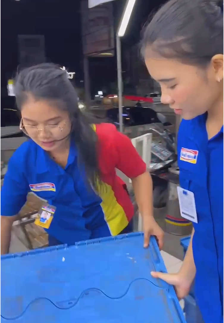 Membalas @Wong.Tulus_onDuty jngan iyaa buk iyaa🤣😂🥵 BL di mari DC BDL jngan lari🫣🤣 #bdl #lampung #ritel #kasir #indomaret #indomarettiktok #indomarethitz #indomaretpoinku #kashmirgroup #lampungtiktok #indonesia #trending #fyp #gas #idm #islam #india #ritelindomaret 