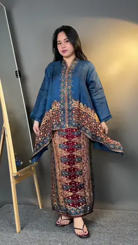 Kondangan pake setelan model kebaya modern yang looksnya elegan!✨ by @kinnas.id  #BatikKondangan #BatikModern #BatikWanita #SetelanBatik #SetelanKondangan