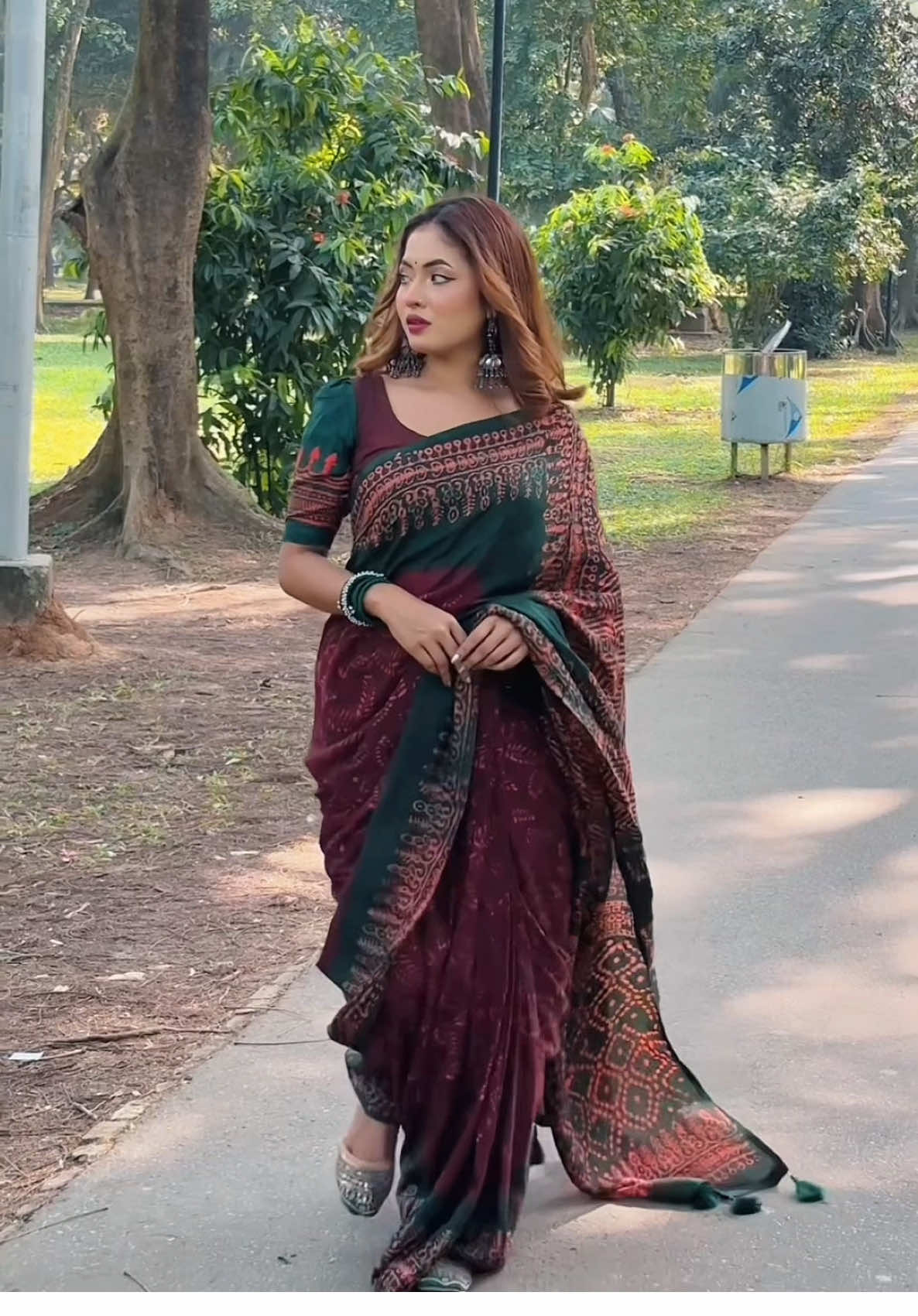 tomar kache amake bish lagle it’s okay, karon tumi e ba kon rosmalai lago amr kache. Saree - @Poysha - পয়সা  🫶