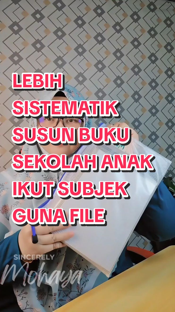 Guna saiz A4. Muat untuk semua saiz buku termasuk buku teks supermind, buku tulis panjang etc.  #zipfile #filezip #filebukusekolah #filebuku #filebukuzip  #tipssusunbukusekolah #susunbukusekolah #zipperfilebags #belajarpacking 