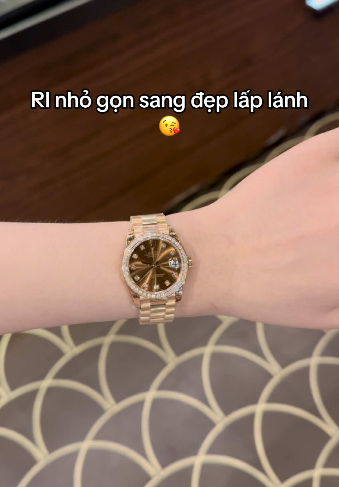 Rl màu chocolate lấp lánh nhỏ xinh lên tay siêu tone da😘#xuhuongtiktok #fyp #luxurywatch #donghodep #bichngocluxury @FB: Bích Ngọc 