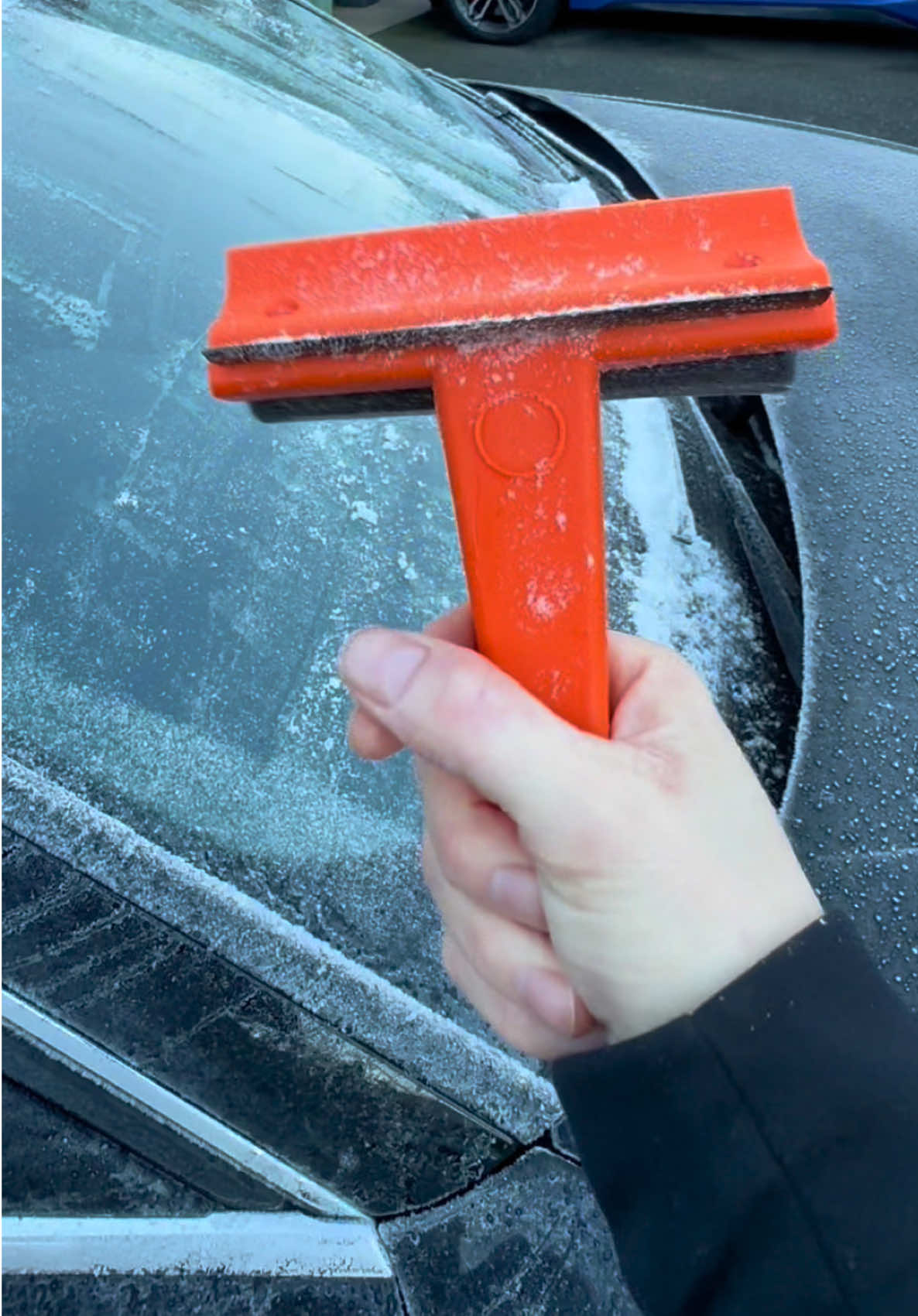 These ice scrapers are perfect for your car this winter ❄️ 🚗  #carcare #cars #ice #winter #driving #defrost #tiktokmademebuyit #blackfriday #sale #fyp 