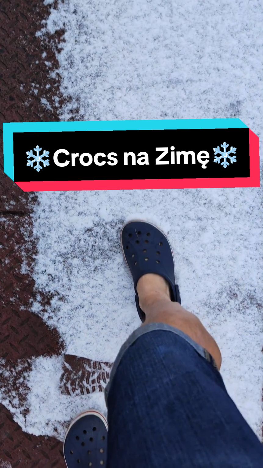 🎯 Test przyczepności #Crocs na #Śnieg #pierwszyśnieg2024 