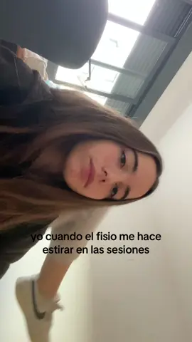 el primer dia que me hizo estirar se quedó flipando porque no notaba nada hahaha #fisio #dancer 