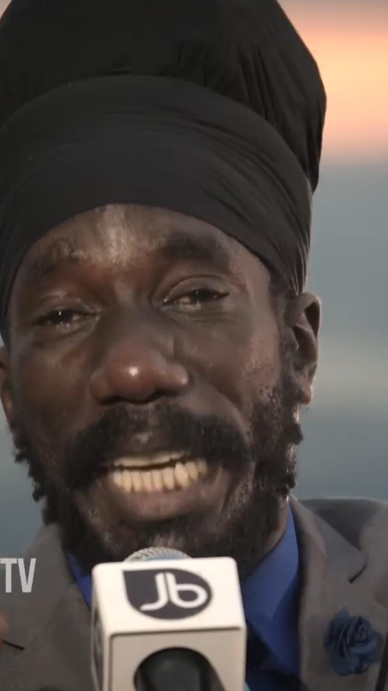 Sizzla - Dry Cry | Jussbuss Acoustic  ❤️💛💚 🎤 Sizzla: @therealsizzlakalonji  🎬 Jussbuss: @JussbussTV  📢 Check the JUSSBUSSTV Youtube channel for the video! #sizzla #reggae #reggaemusic #jamaica #bestreggaemusic 