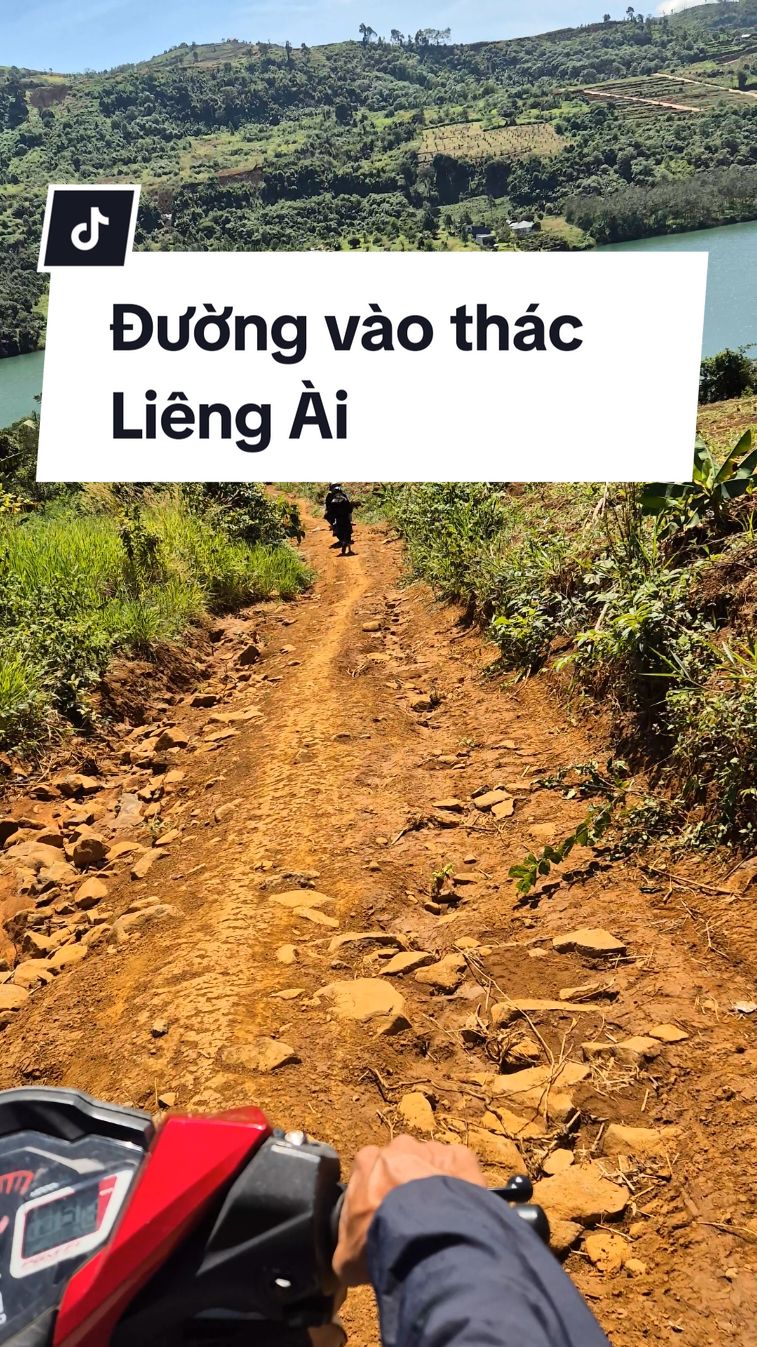 Chèn cái nhạc vô thấy con dốc của thác Liêng Ài view hồ Ngọc quen thuộc này nó kịch tính hẳn 🤣 #baoloc #baolam #thacliengai #liengai #xuhuong #travel 