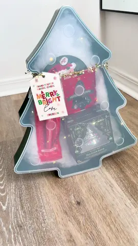 Using these $5 Christmas containers for teacher gifts for both of Em’s teachers this year, but you could use them for anyone this holiday season🎄 - - - - - - #christmas #christmastime #countdowntochristmas #christmaswithkids #christmasmovies #christmasmovie #christmasmovienight #kidsmovies #kidsmovienight #gingerbread #gingerbreadman #walmart #walmartchristmas #walmartfinds #christmasgift #christmasgiftforher #teachergift #teachergifts #diygift 
