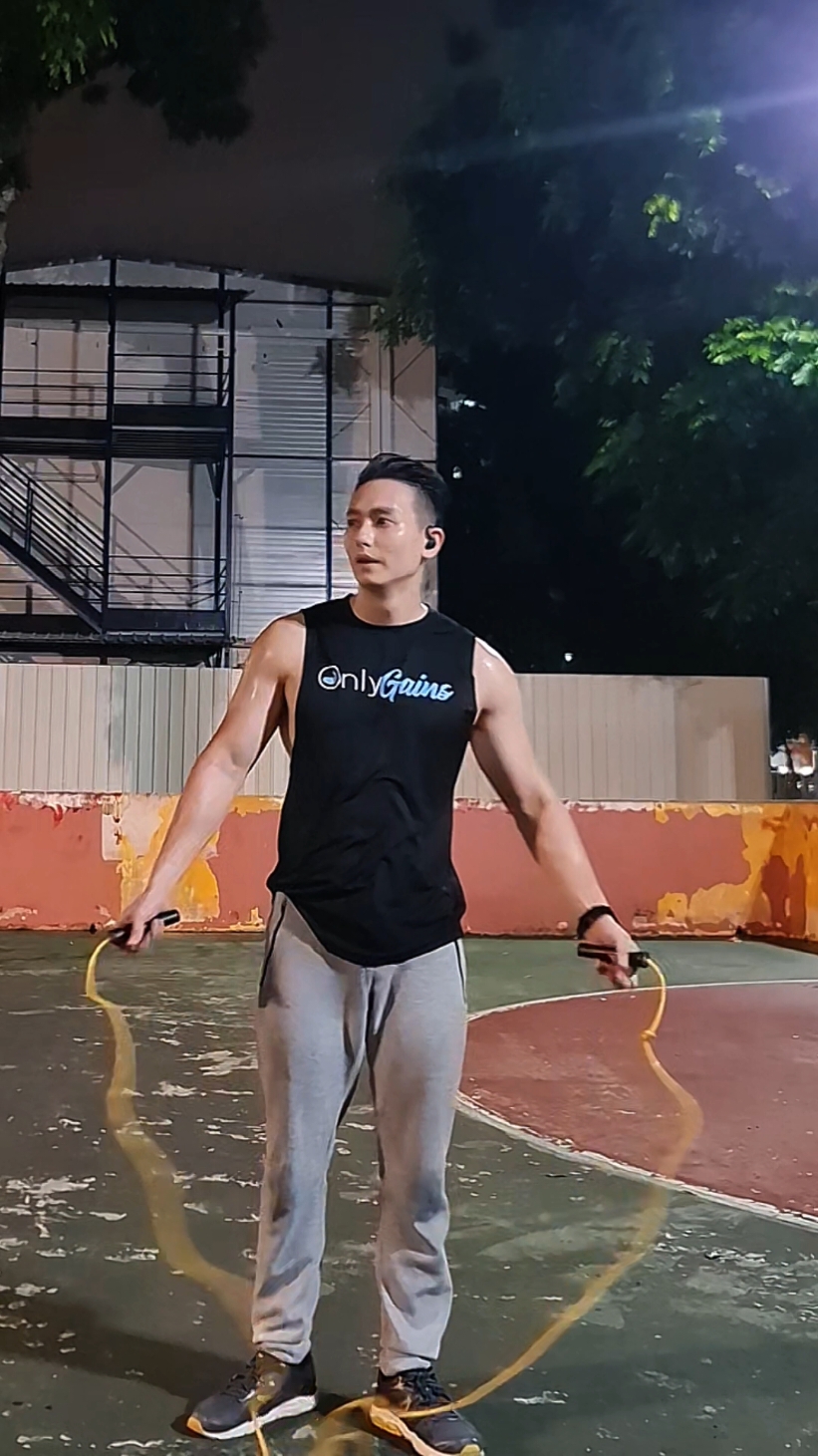 Late night jump rope HIIT.  #jumprope #skippingrope #hiit #hiitworkout #jumpropesg #jumpropesingapore #rocky4 