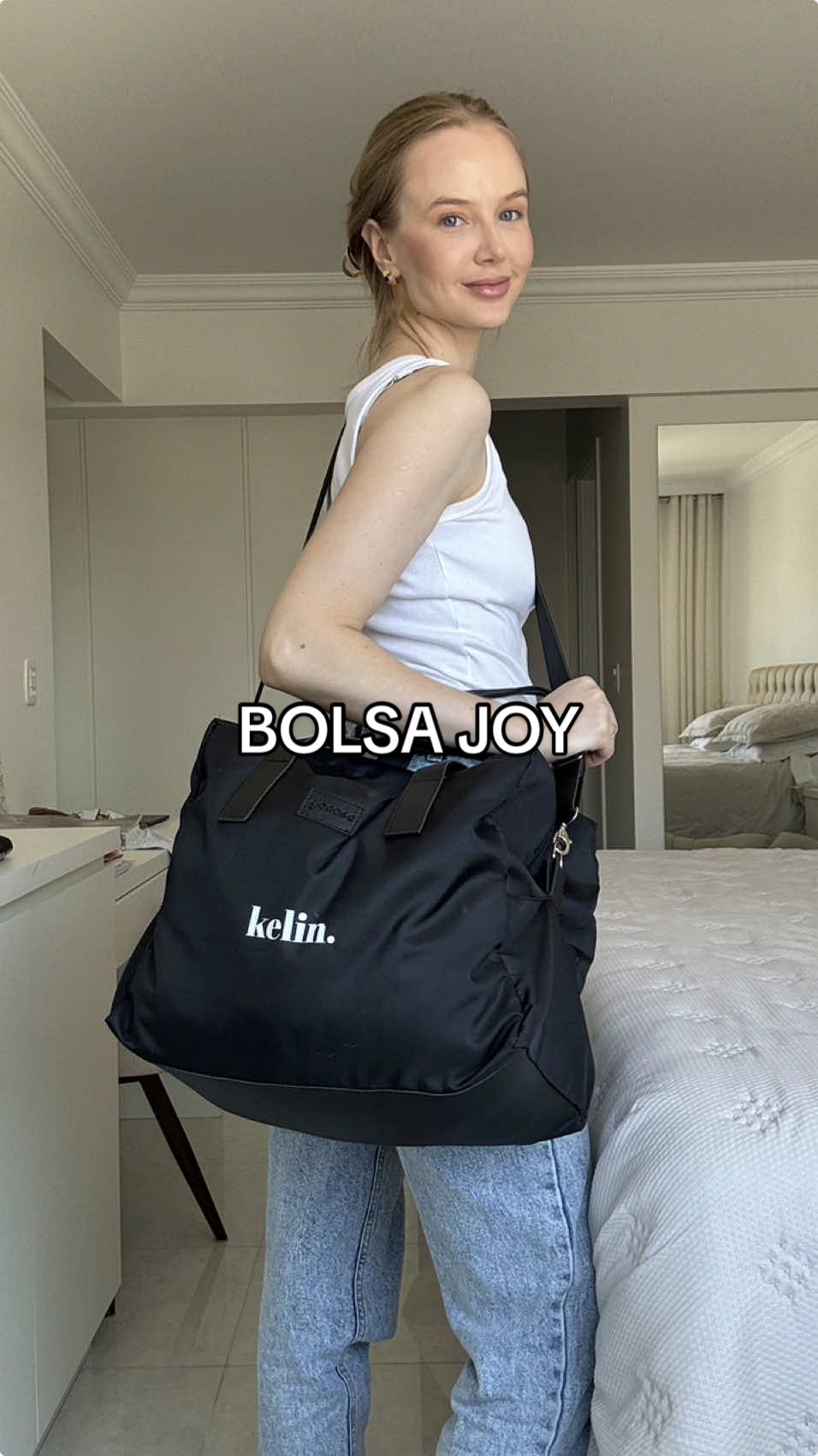 A bolsa Joy é perfeita para viagens, cabe TUDOOO! 🙌🏼 A @Gocase Brasil ta fazendo a GOBLACK e a bolsa Joy esta saindo por apenas R$ 299,90 e você ainda ganha uma necessaire trip de mimo!  E com meu cupom: KELIN você garante ainda mais desconto! APROVEITE!  Publicidade #gocase #lovegocase #gocasebr 