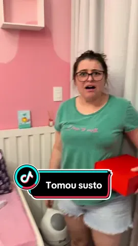 Cheguei na rua, entrei em casa sem ela perceber. Óbvio que a oportunidade estava ali 😆😆😆😆😆😆 #fypage #explorar #trolei #meme #fypシ #fyp #viraltiktok #foryou #paravoce #humor #casal  #humor #fyp