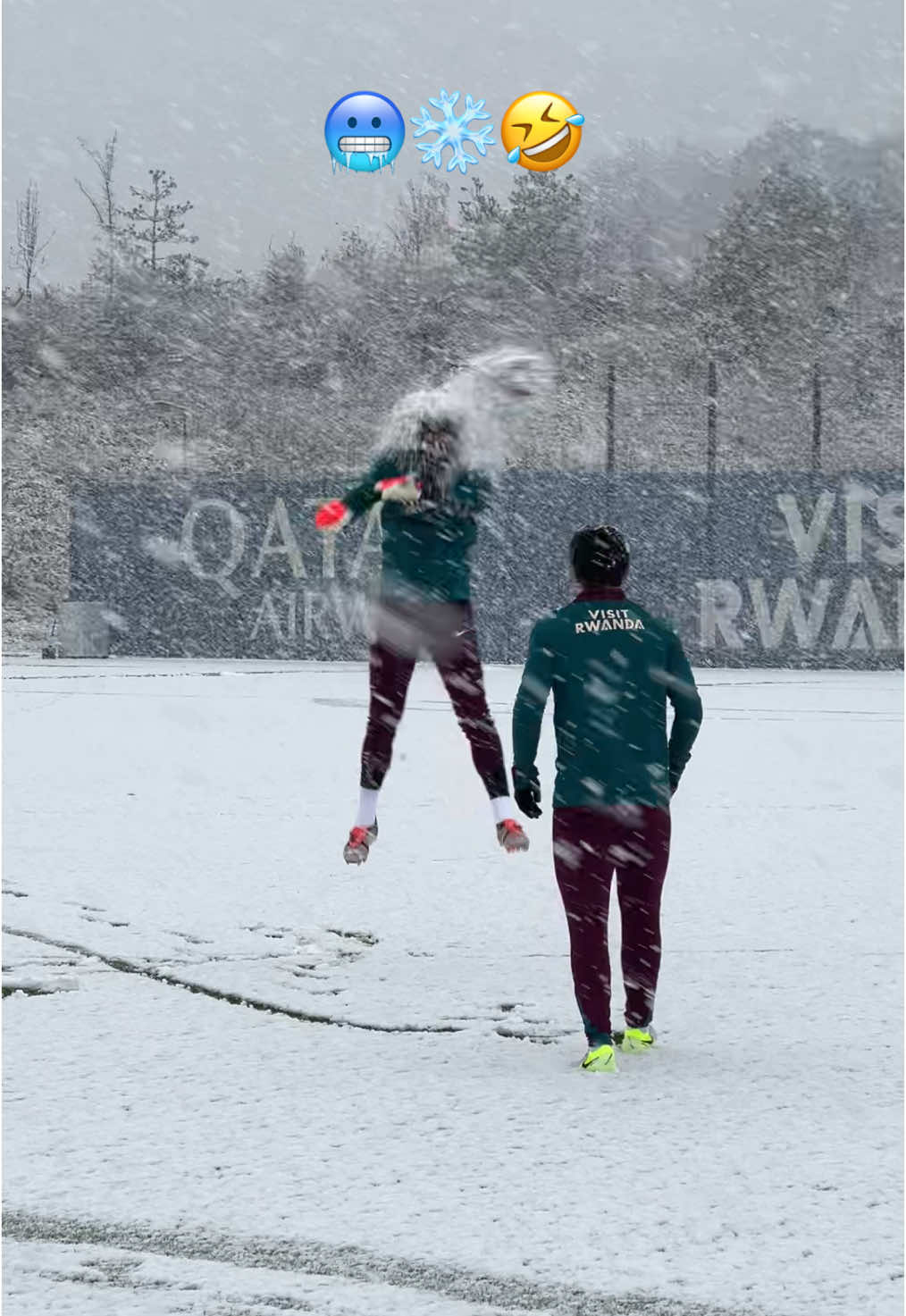 🤣 Arnau Tenas and João Neves are back to childhood! 🥶❄️