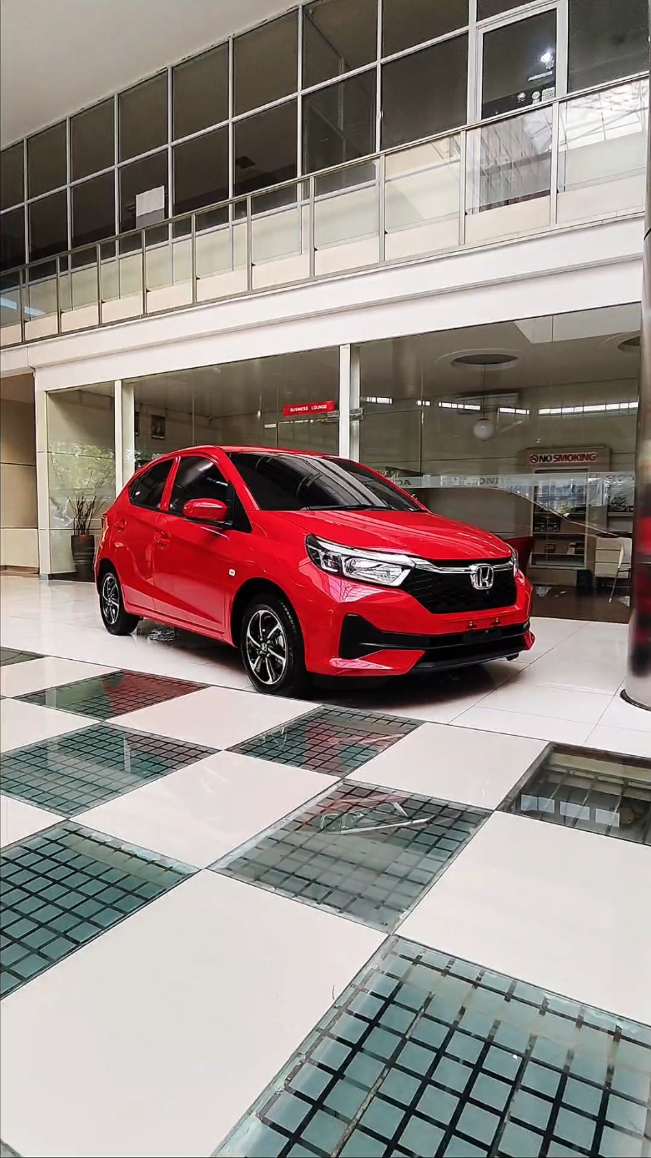 Honda Brio Satya Type E Rallye Red Metalic Wujudkan impianmu dgn Honda Brio #honda #hondabrio #hondabriosatya #brio #briosatya #mobilbrio #newbriosatya #brio2024 #newhondabrio 