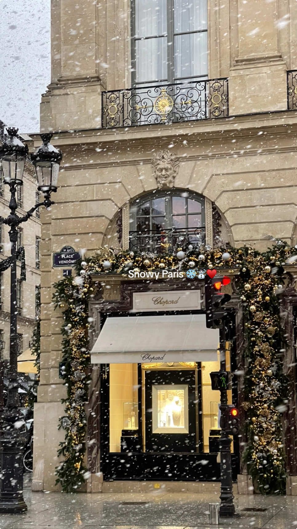 First snow of 2024 in Paris ☃️♥️