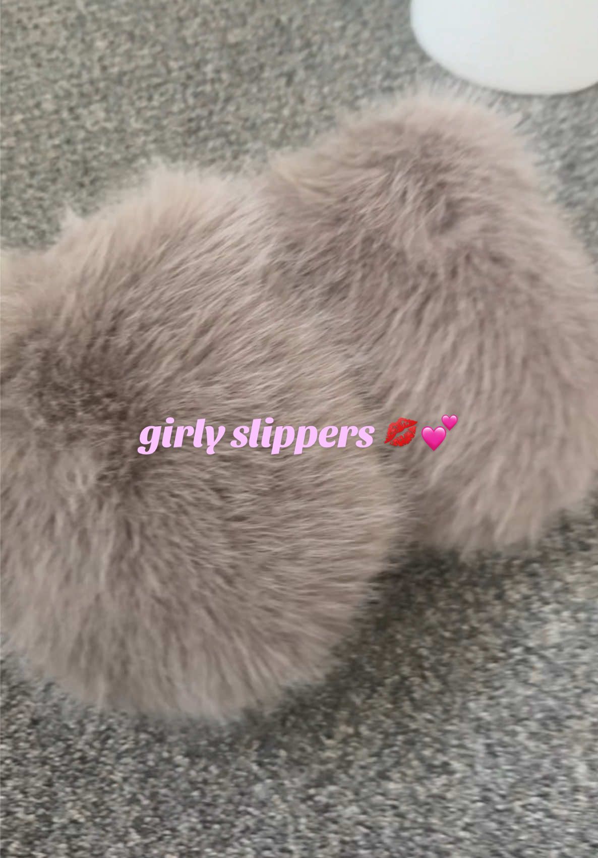 $19.00 Girly slippers from the Tik Tok shop ☺️✨🫶🏾 • • • • #Slippers  #furryslides  #Tiktokshopblackfriday  #TikTokShopCyberMonday #bfcm  #TikTokShop  #houseshoes 