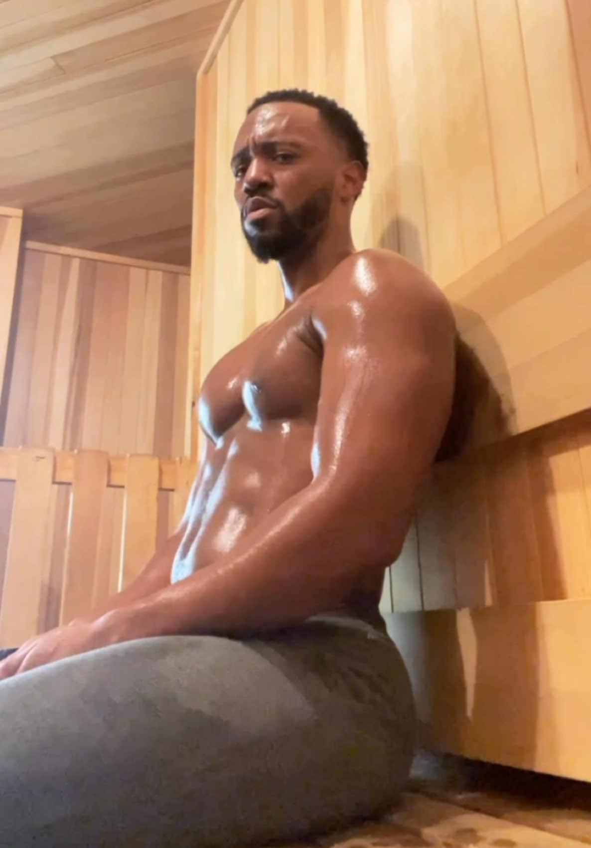 thirst trap or throwback? #tbt #throwback #sauna #sweat #Fitness #SelfCare #thewallsgroup 