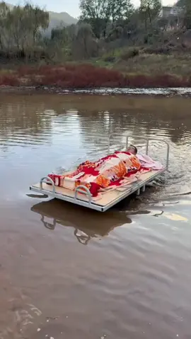 Amphibious Campervan 🛏️ Uninterrupted Relaxation. #Campervan #DIY #Adventure 