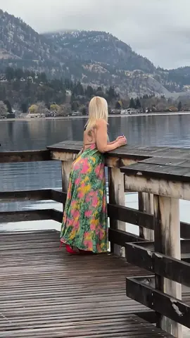 2°C...vera ragazza canadese #over50andfabulous #italygirl #canadianchick #goddess #FashionistaStyle #fashionista #modella #magical #model #queenofhearts #modellife #influecerdellamodaitaliana #italianfashion #over50andfit #okanagan #okanaganlake #peachland #britishcolumbia #canada 