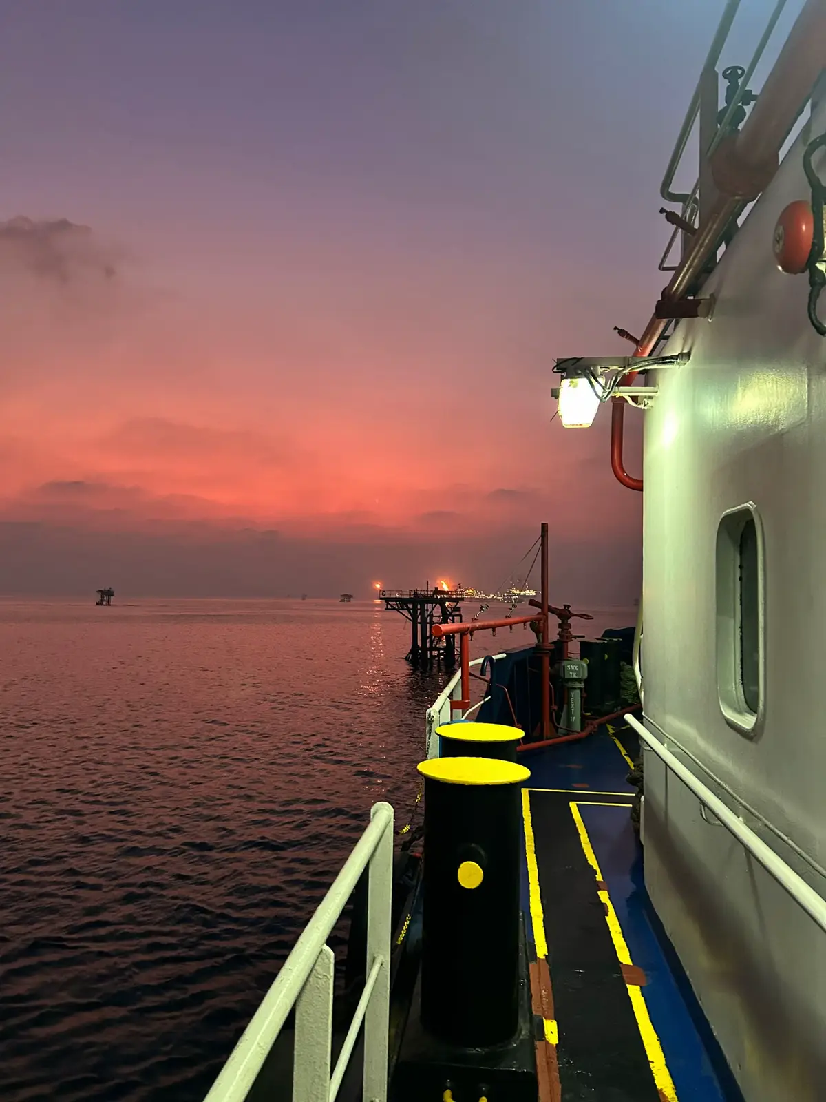 #fyp #xyzbca #offshore #offshorelife #pelautindonesia #oilfield #sunset 