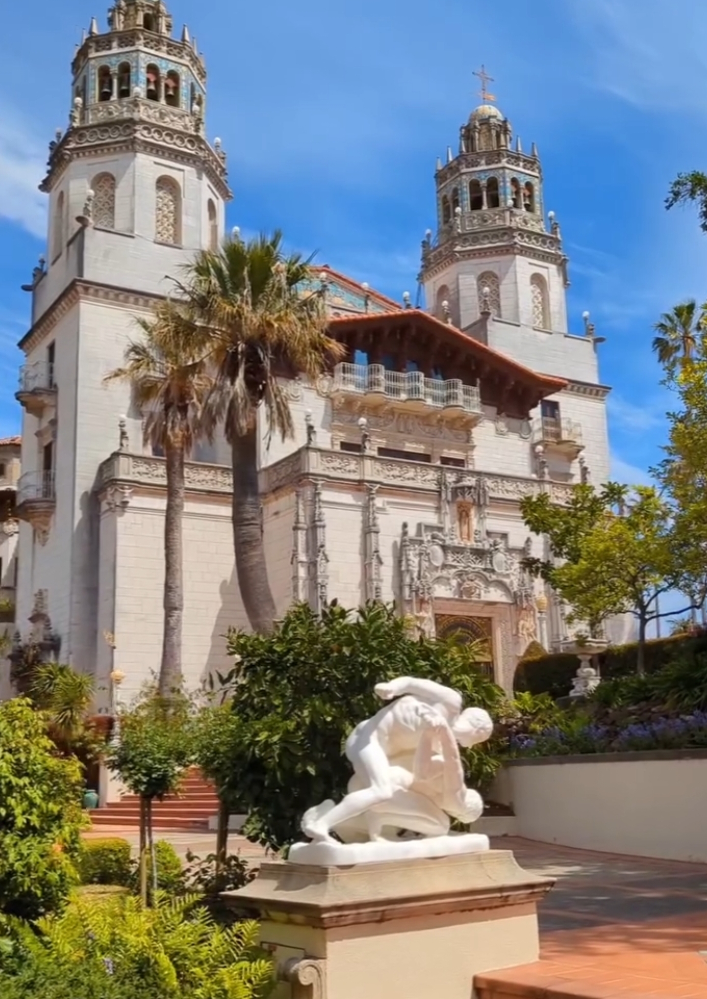 🧳 POV: You're a guest of William Randolph Hearst 🏰 Hearst Castle in San Simeon, California, was built for publishing tycoon William Randolph Hearst to the designs of Julia Morgan between 1919-1947.  🏕️ Hearst, who had grown up camping on the site of Hearst Castle, more formally known as La Cuesta Encantada (