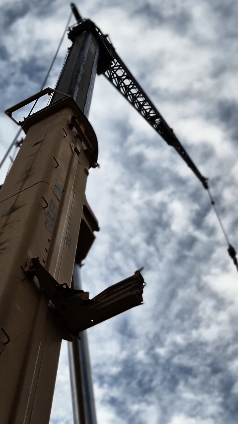 Grove clip. . . . . . . . #wip #atmosphere #craneoperator #crane #liebherr #grove #makine #işmakinası #clip #clips #videos #work #keşfetteyizzz #cinematic #sinematik 