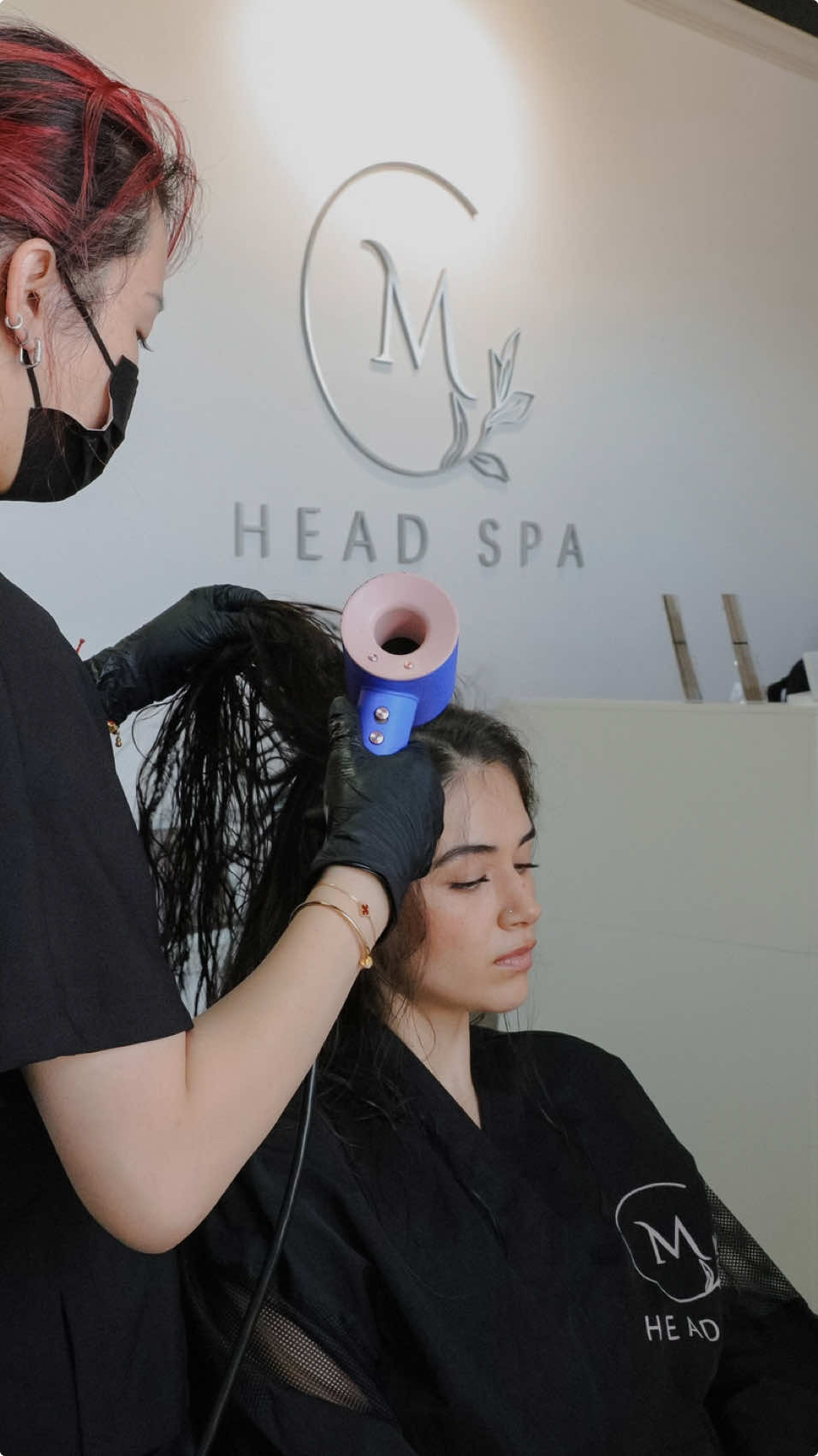 we know it has happened to you before…probably always the hardest part of the scalp wash lol. but don’t worry, we always explain it to everyone!😂🤍 #luxuryspa #viralscalptreatment #californialuxuryheadspa #mheadspa 