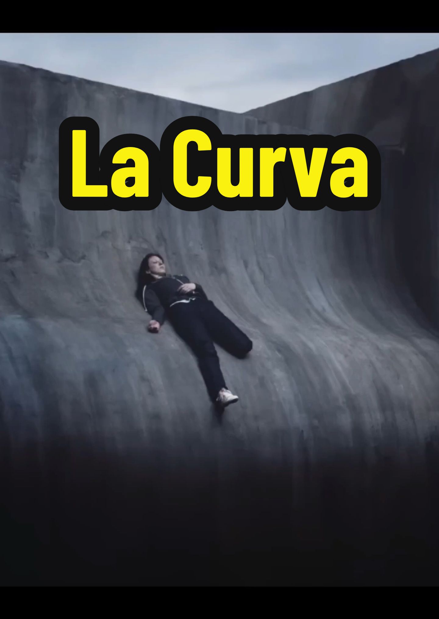 Esta chica se levanta en una curva sin contexto alguno, sabiendo que si se cae, seria su perdición😱😰 #recomendacion #Series #series #video #pelis #resumendepeliculas #peliculas #netflix #peliculasdenetflix #resumen #accion #videos #peliculasrecomendadas 