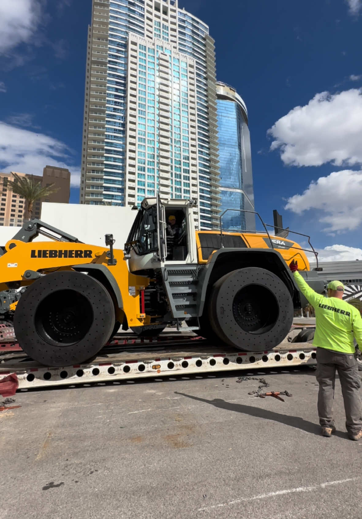 Liebherr L586 wheel loader with solid tires leaving Conexpo 2023 #conexpo #conexpo2023 #conexpo2026 #construction #liebherr #heavyequipment 