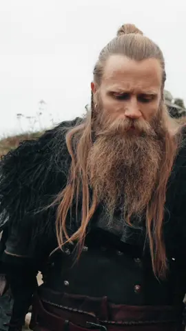 Attack then from above , from the side and behind 🤣 #vikings #vikingtok #vikingsvalhalla 