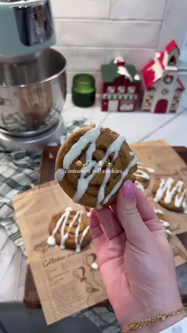 cinnamon roll cookies 🍪 cookie base: * 1/2 cup salted butter, room temp * 1/2 cup brown sugar * 1 egg * 1 1/4 cups flour * 1 teaspoons baking soda * 1/2 teaspoon ground cinnamon * vanilla bean paste cinnamon sugar filling: * 2 tbsp. melted butter * 1/4 cup brown sugar * 2 tsp ground cinnamon cream cheese frosting: * 1 tbsp cream cheese * 2 tbsp heavy cream * 1 cup powdered sugar (more or less) *vanilla bean paste #cinnamonroll #cinnamoncookies #cinnamonrollcookie #cookiesoftiktok #bakingtiktok 