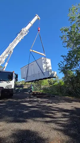 Our team unloaded a 600 kW Cummins diesel at our Pensacola yard. Watch for photos of the unit and see all details at https://ow.ly/oFts50Uchfx. Call (866) 518-1240 for a quote. #Pensacola #Generator #GeneratorSales #CraneOperator #FL