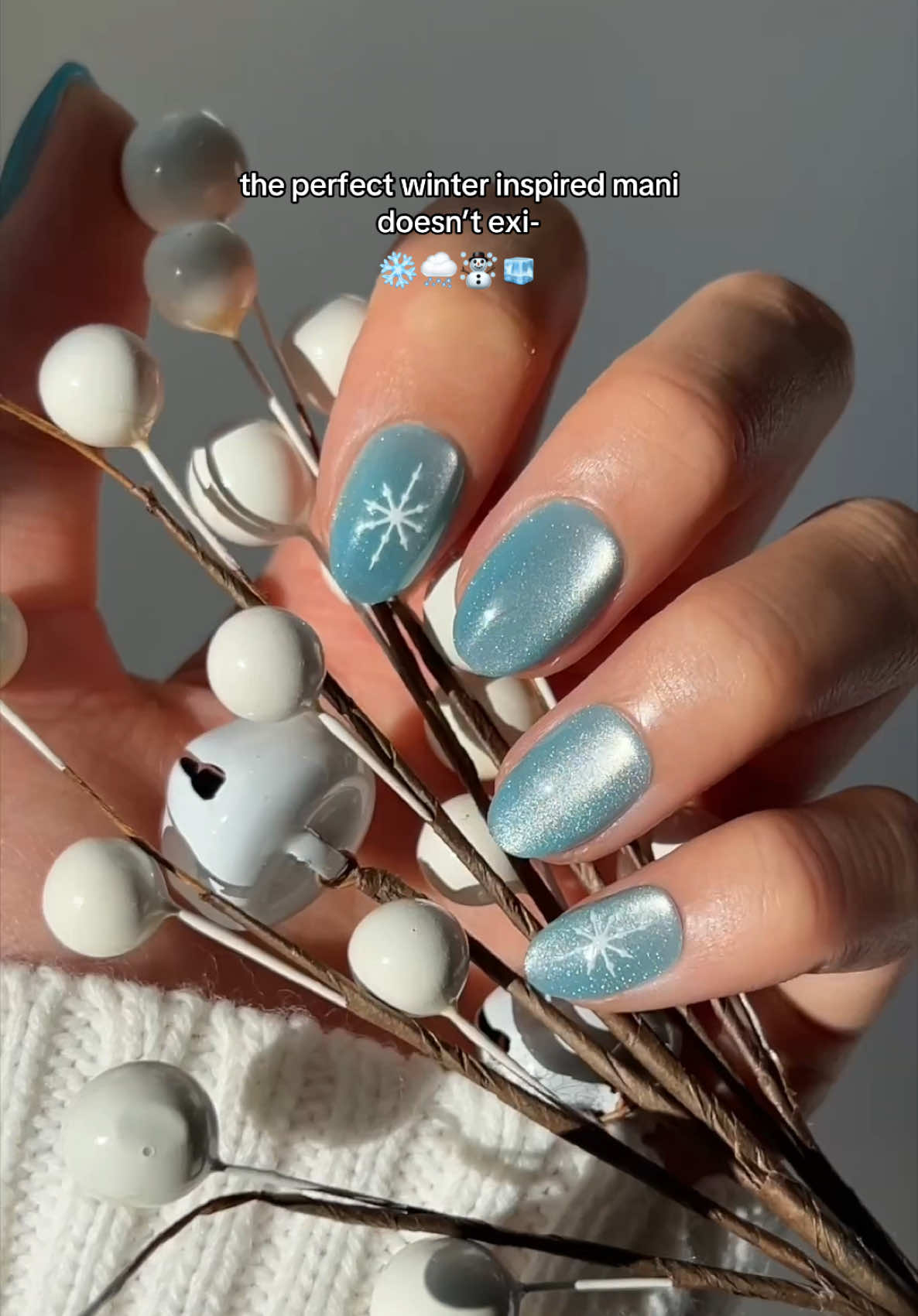 for all the frosty chic girlies 💙 ❄️ Subzero — a cool blue velvet finish and intricate snowflake designs in short oval 🔗 in the Shop 📸 @connie.wi 