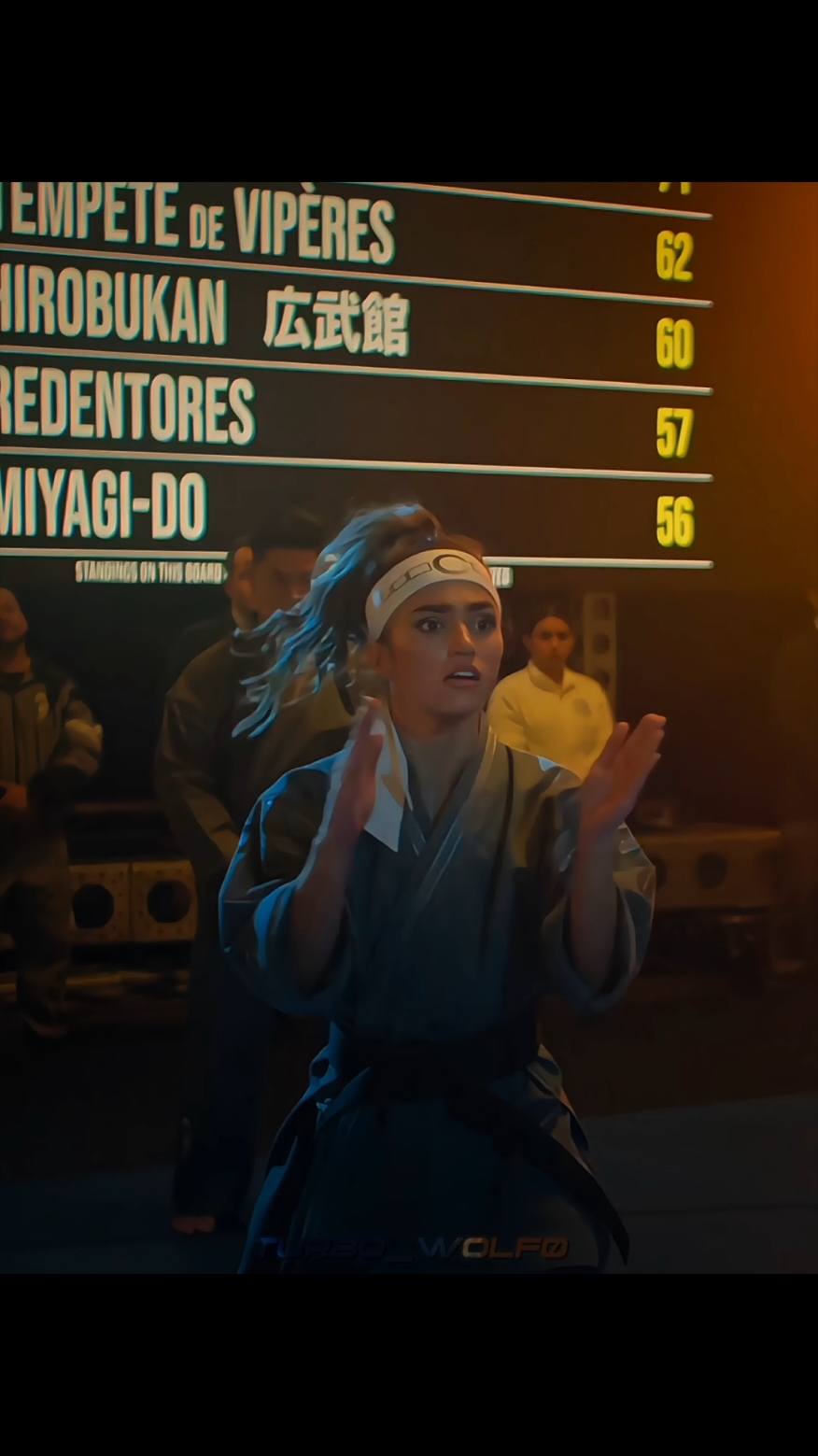 - 🎬 série: cobra kai parte 2 - ela batendo palma e uma figura | #cobrakai #zaramalik 