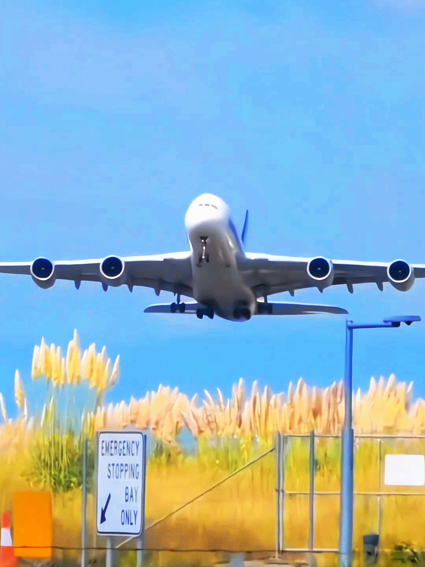 Close-up of the takeoff of Atlas Air and Singapore Airlines #Aviation #Airline #Takeoff #Airplane #Flying #Travel #aeroplane  #SkyHigh #JetSet #air  #singaporeairlines 