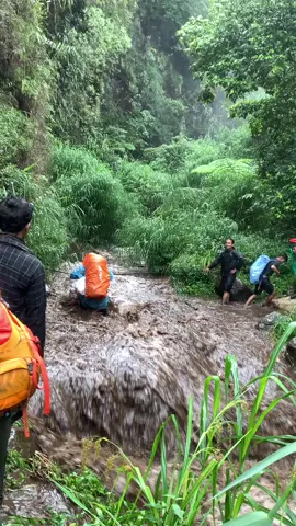 Ketika Mendaki Gunung lawu dimusim hujan #lawumountain #lawuviacetho #mountain #fyppppppppppppppppppppppp 