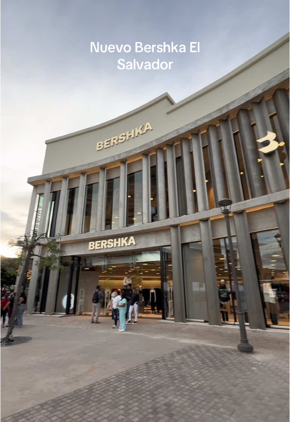 Bershka El Salvador #bershka #rebajas #zara #apertura #elsalvador4k #elsalvador #2x1 #fyp #parati 