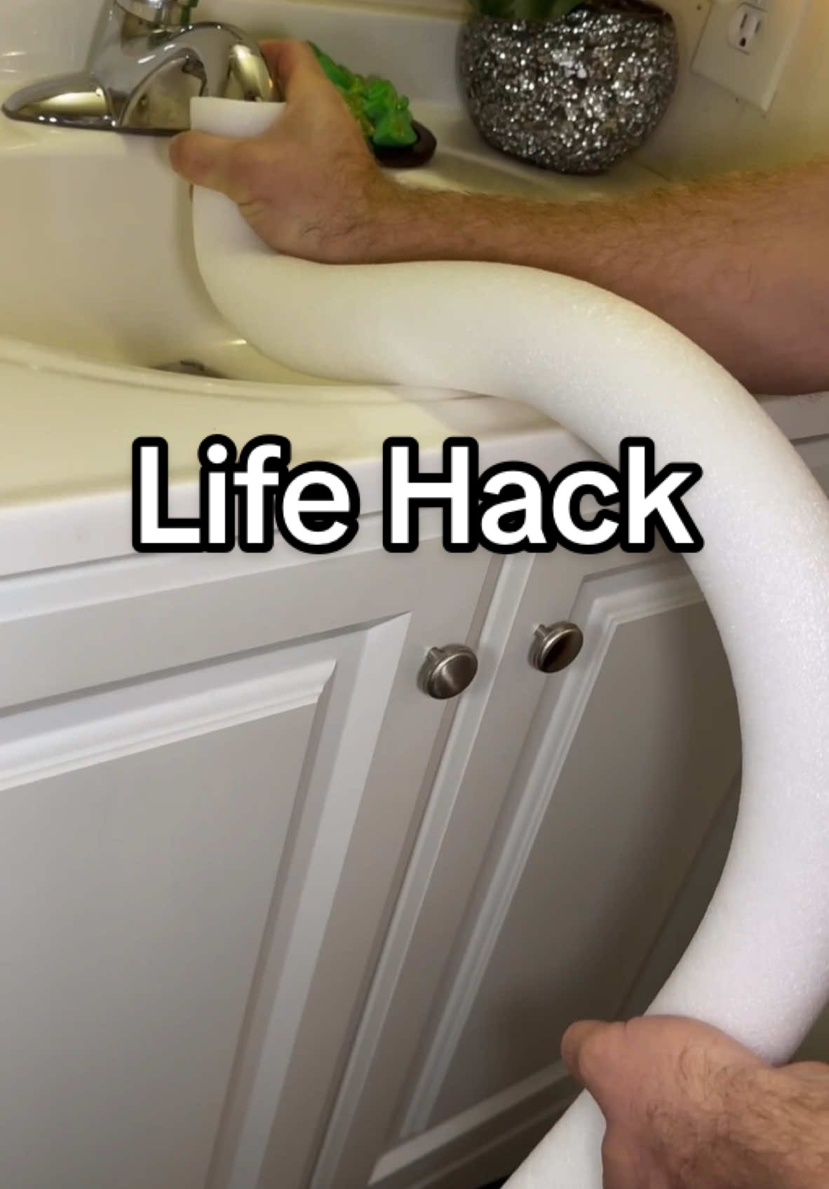 #creatorsearchinsights #LifeHack #water #bathroom #DIY #usefultips #clean #advice 