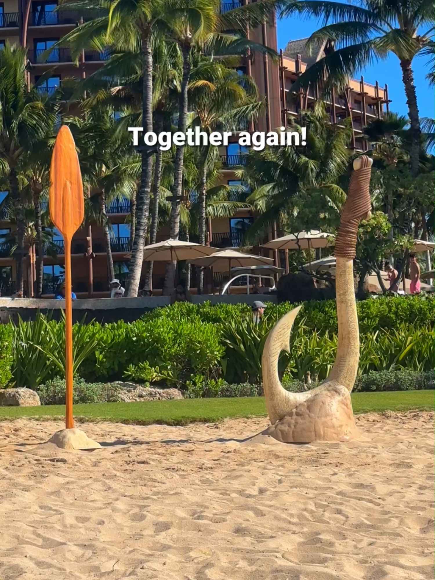 Same duo 🪝 A whole new adventure 🌊 📍 Moana 2 Premiere at Aulani Resort  🍿 See the film debut in theaters Nov. 27 #Disney #DisneyParks #DisneyAulani #Moana #Moana2