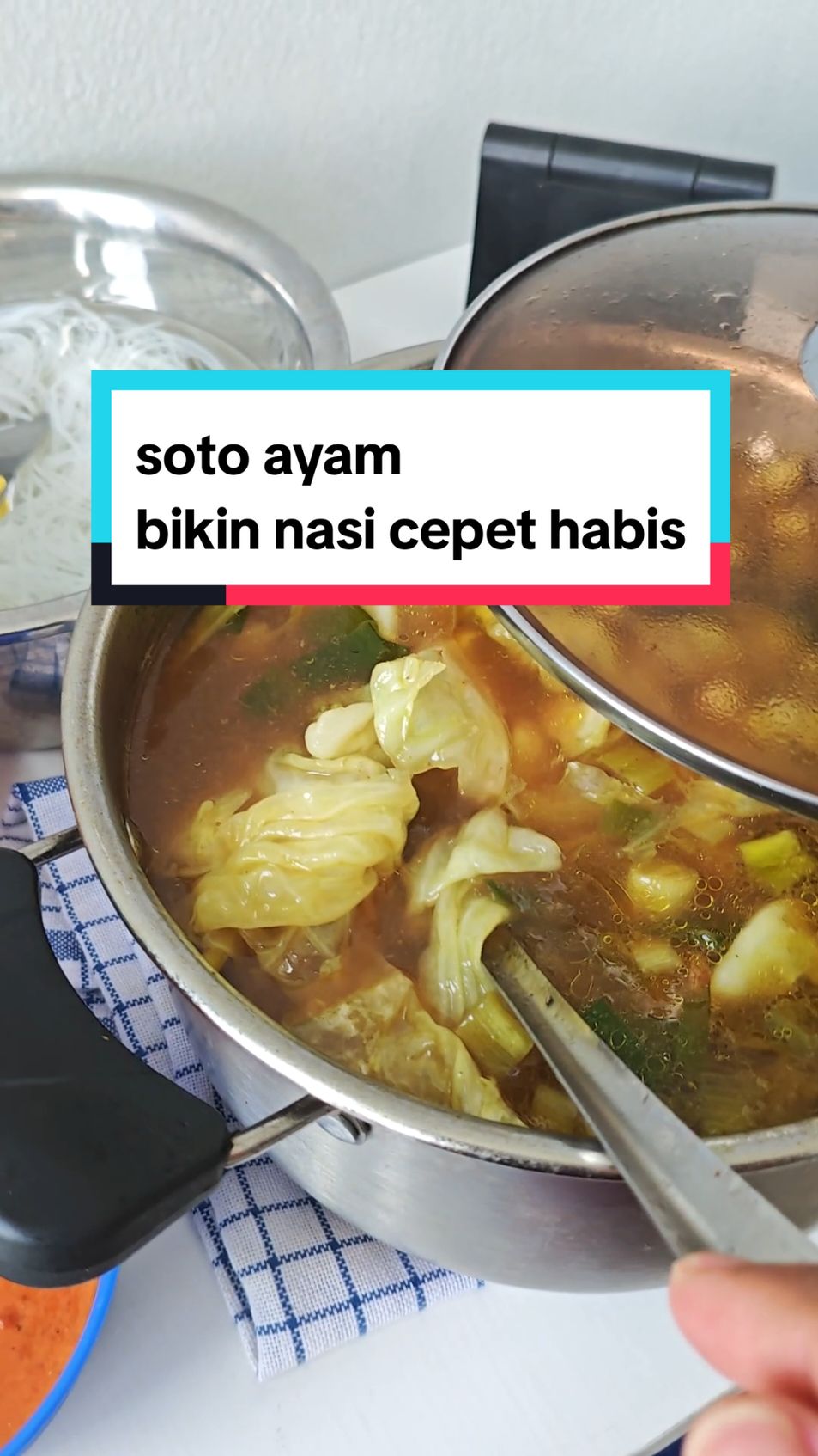 Alhamdulillah, udh lama gak masak soto. akhirnya hr ini, jumat 22 nov 2024 bs masak dan menikmati soto masakan sendiri. #sotoayam #sotojawatimur #raciksotoayam #makan #eatchicken #eat #fyp